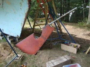 The propellor and shaft were removed and now the rudder comes off.